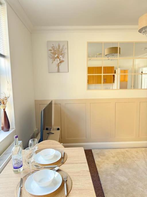 Modern Flat In Apartment *